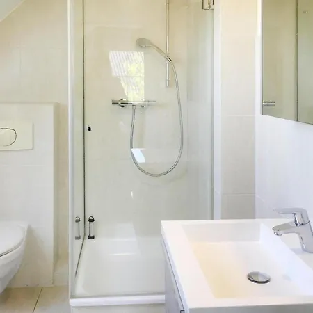 Im Der Valk Linstow Апартаменты *