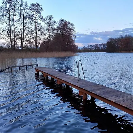 Im Der Valk Linstow Апартаменты *